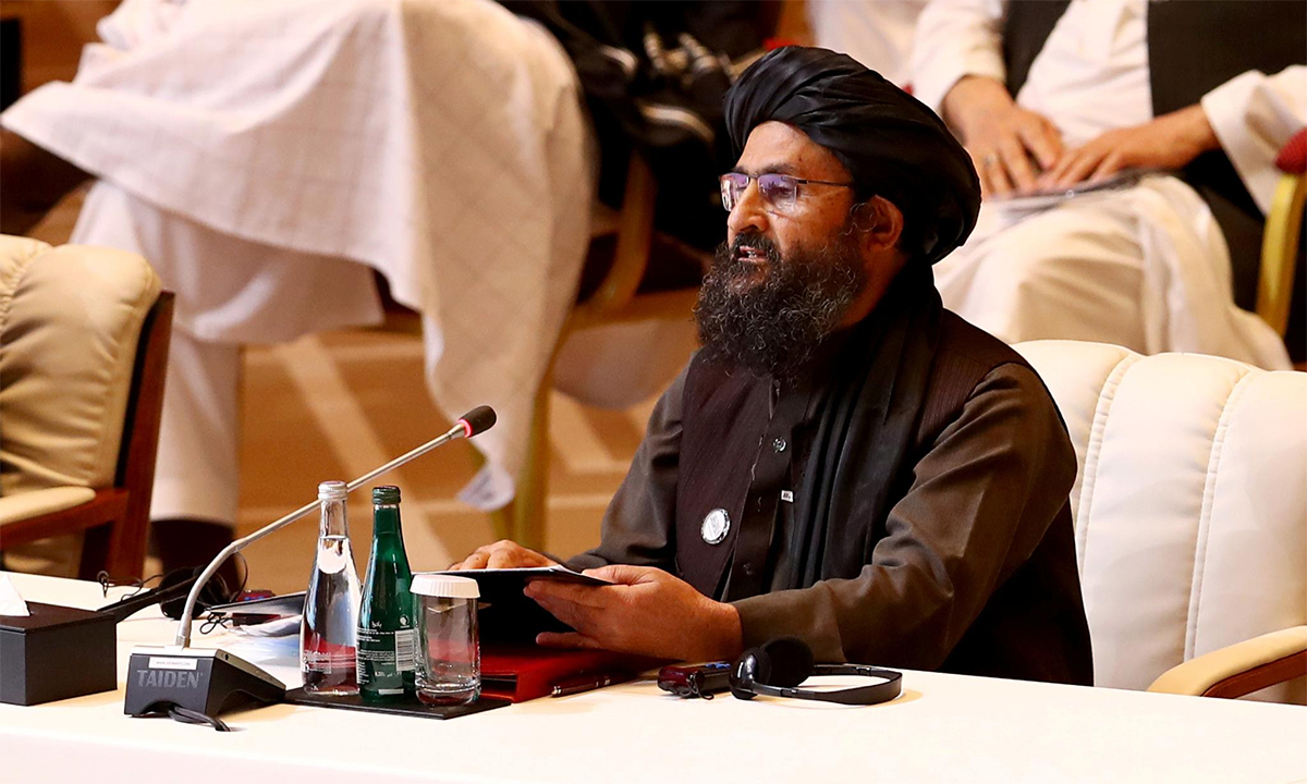 Abdul Ghani Baradar phát biểu trong cuộc hội đàm giữa Taliban và chính phủ Afghanistan tại Doha, Qatar tháng 12/2020. Ảnh: Reuters.