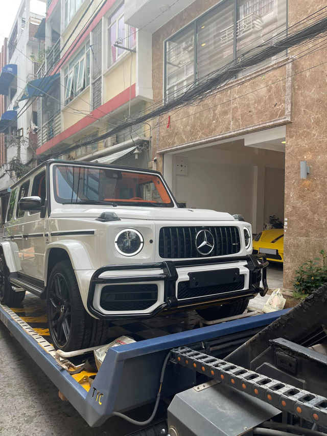 Nữ doanh nhân Bến Tre mua Mercedes-AMG G 63 với nội thất Hermes giống xe Đoàn Di Băng về làm cặp với Porsche 718 - Ảnh 2.