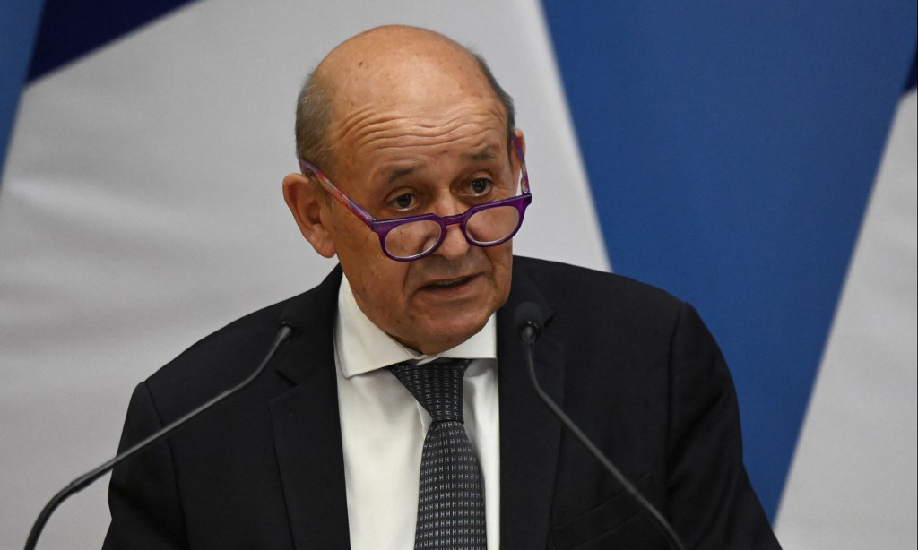 Ngoại trưởng Pháp Jean-Yves Le Drian phát biểu tại một cuộc họp báo ở Budapest, Hungary, hôm 10/9. Ảnh: AFP.