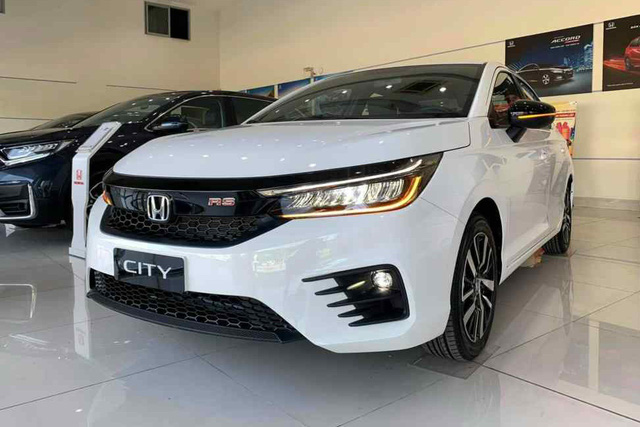 Cuộc đua giảm giá của các hot sedan hạng B tại Việt Nam: Honda City khuyến mại 60 triệu đồng đáp trả Toyota Vios - Ảnh 2.