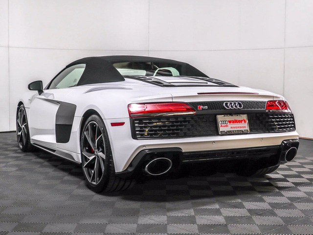 Audi R8 Spyder 2021 mà Nguyễn Quốc Cường từng quan tâm được chào giá 14 tỷ đồng, rẻ hơn nhiều so với anh em Lamborghini Huracan - Ảnh 5.