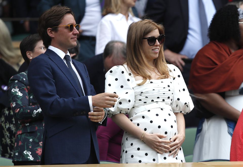 Công chúa Beatrice và phu quân Mozzi xem trận đấu tennis ở London, Anh, ngày 8/7. Ảnh: Reuters