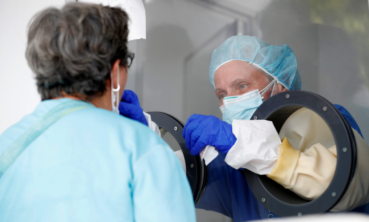 Một điểm xét nghiệm ở Palmetto, bang Florida, Mỹ hôm 2/8. Ảnh: Reuters.