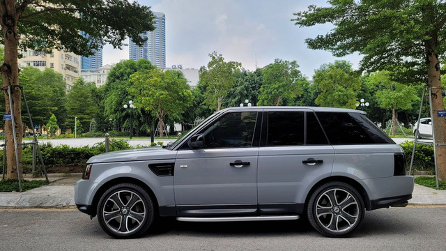 Chạy gần 100.000km, Range Rover Sport màu lạ xuống giá rẻ hơn cả Hyundai Santa Fe - Ảnh 2.