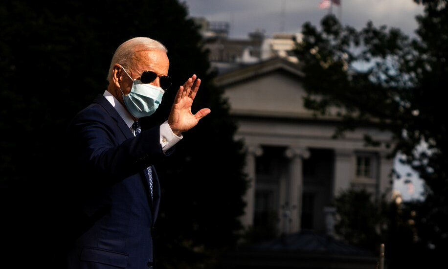 Tổng thống Joe Biden trước khi lên trực thăng rời Nhà Trắng tới New York hôm 20/9. Ảnh: Washington Post.