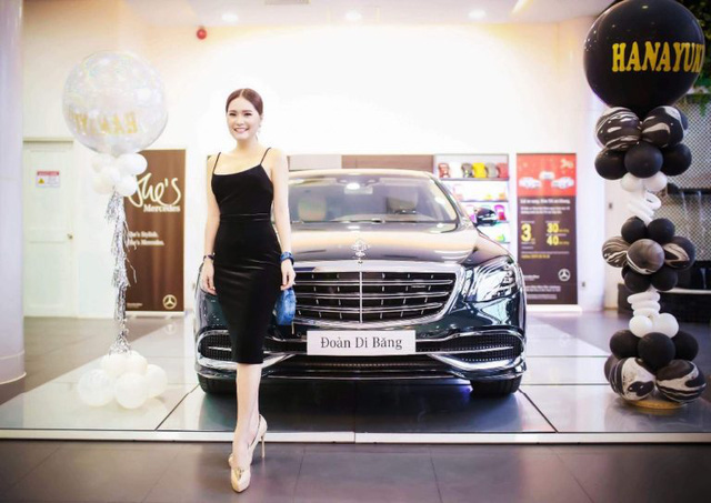 Bán xe từ lâu, ba chị em Đoàn Di Băng vẫn check in sang chảnh bên Maybach S 450 và Porsche Panamera - Ảnh 2.