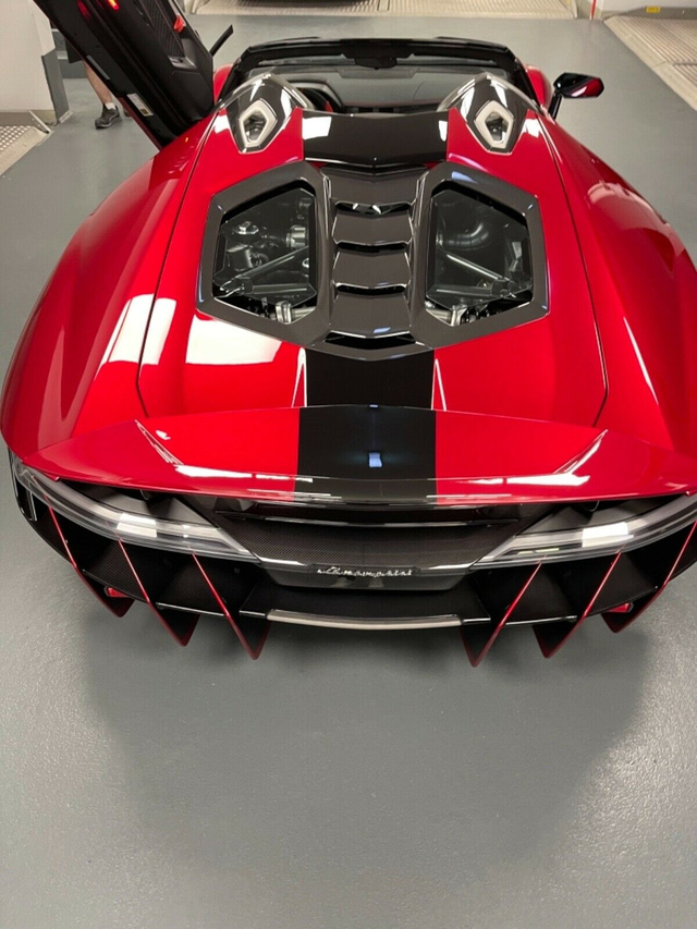 Lamborghini Centenario Roadster được rao bán hơn 100 tỷ đồng - Ảnh 3.