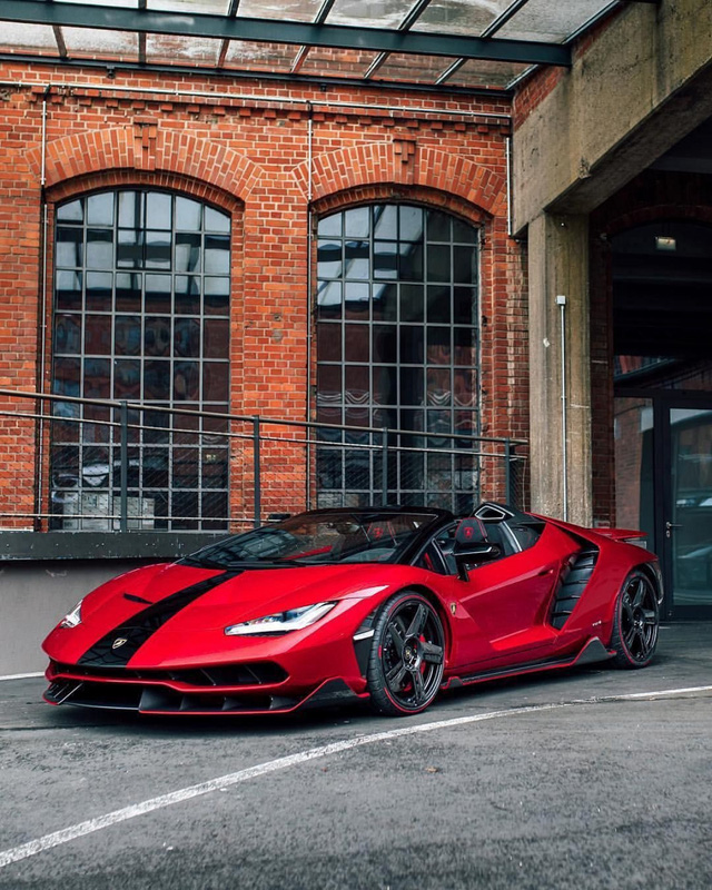 Lamborghini Centenario Roadster được rao bán hơn 100 tỷ đồng - Ảnh 4.