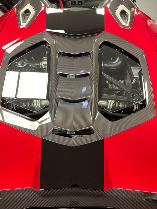 Lamborghini Centenario Roadster được rao bán hơn 100 tỷ đồng - Ảnh 7.