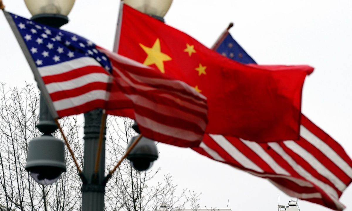 Cờ Mỹ và Trung Quốc ở thủ đô Washington, Mỹ năm 2011. Ảnh: AFP.