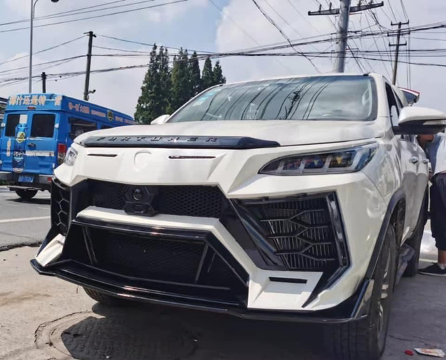 Hết RAV4, đến lượt thánh Toyota Fortuner cũng được lên đời Lamborghini Urus - Ảnh 2.