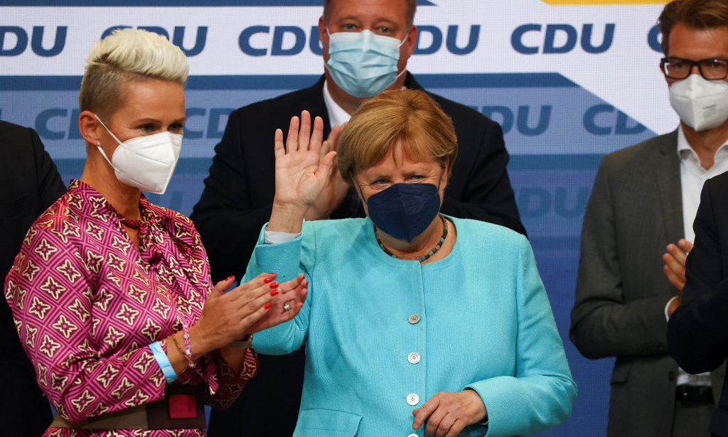 Thủ tướng Angela Merkel tại trụ  sở đảng CDU ở Berlin hôm 26/9. Ảnh: Reuters.