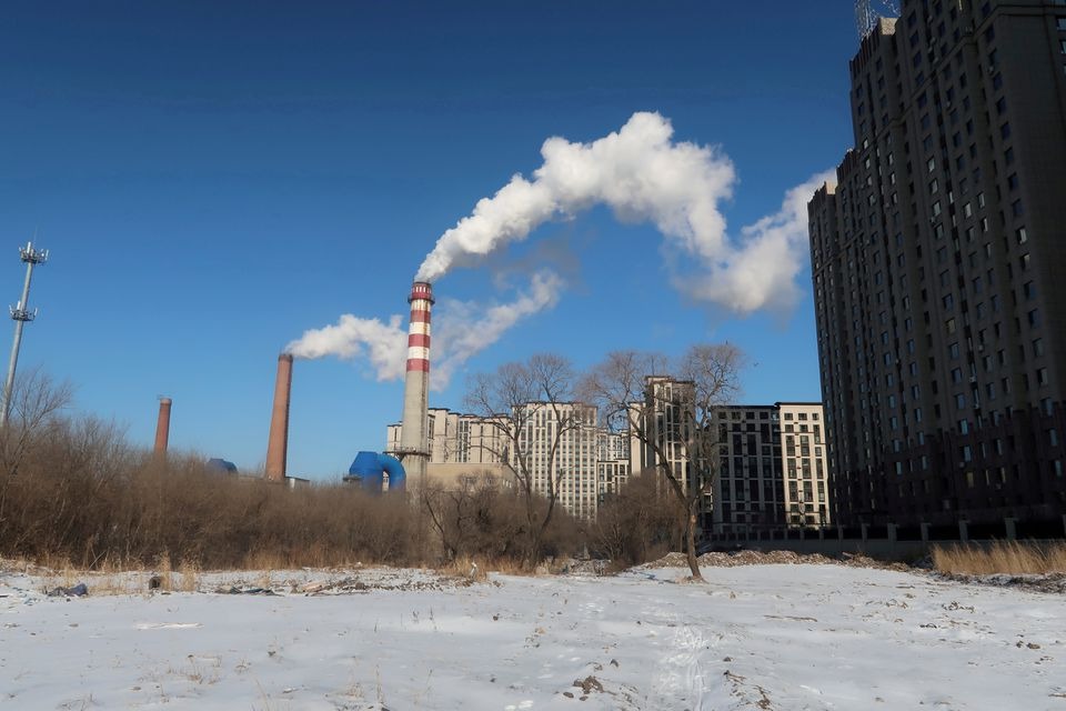 Một khu phức hợp cung cấp nhiệt sưởi bằng đốt than ở Cáp Nhĩ Tân, tỉnh Hắc Long Giang, Trung Quốc ngày 15/11/2019. Ảnh: Reuters