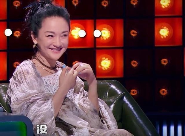 Châu Tấn bị trêu ghẹo trên truyền hình vì yêu bạn trai kém 13 tuổi - Ảnh 4.