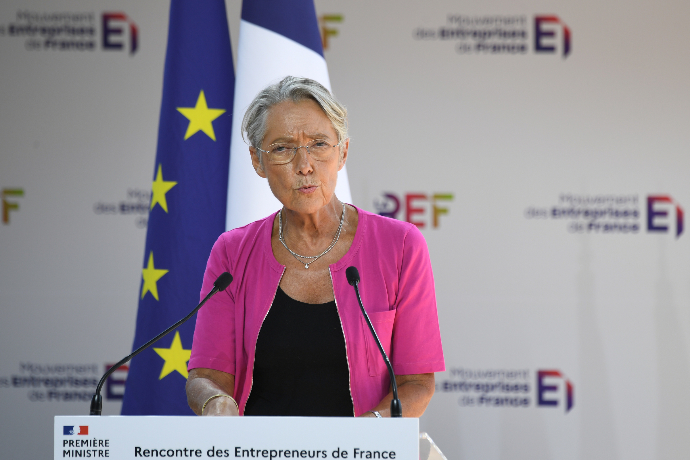 Thủ tướng Pháp Elisabeth Borne phát biểu tại hội nghị doanh nghiệp Medef mùa hè ở thủ đô Paris ngày 29/8. Ảnh: AFP.