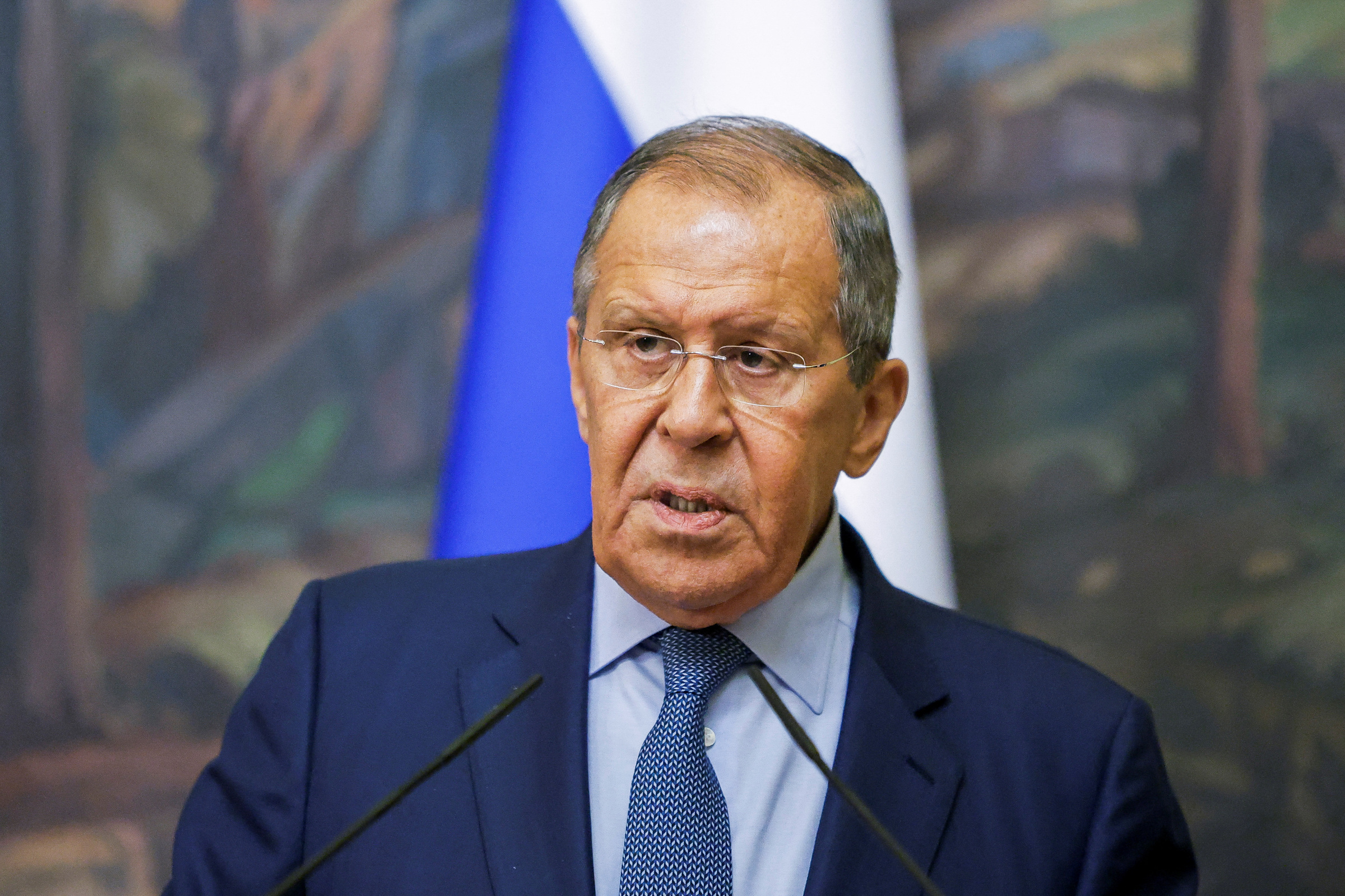 Ngoại trưởng Nga Sergei Lavrov tại cuộc họp báo chung với người đồng cấp Iran Hossein Amir-Abdollahian ở Moskva ngày 31/8. Ảnh: Reuters.