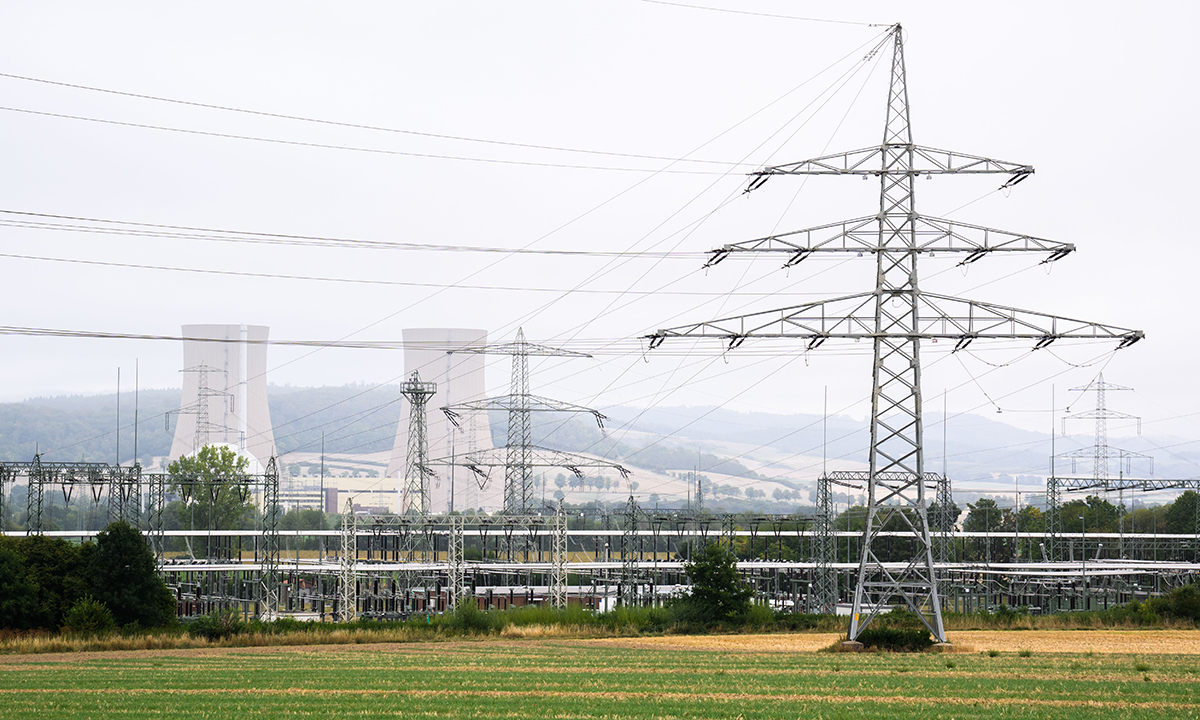 Đường dây gần nhà máy điện hạt nhân Grohne ở bang Hạ Sachsen, Đức ngày 30/8. Ảnh: AFP.