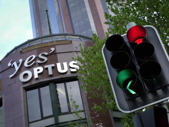 Sept 16 2002 : Generic view of 'yes' Optus office building in North Sydney. NSW / Exterior
Traffic Lights buildings logo logos