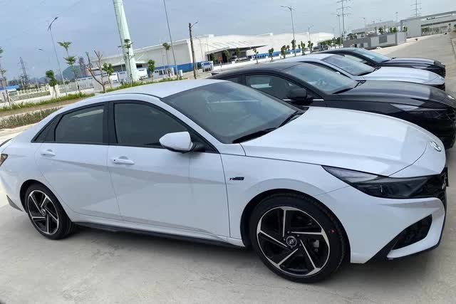 Hyundai Elantra cả tháng không bán xe nào tại Việt Nam: Khả năng dọn đường đón đời mới, đáp trả K3 - Ảnh 2.