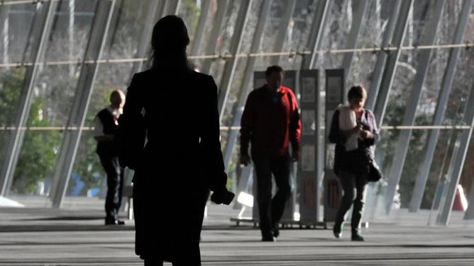 While the gender pay gap persists, women's skills and potential are not being fully realised. (Julian Smith/AAP PHOTOS)