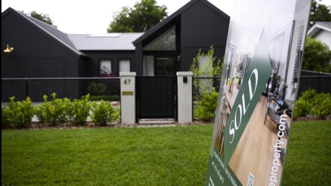 Regional Australians buying their first home will get access to a new federal scheme from October 1. (Lukas Coch/AAP PHOTOS)