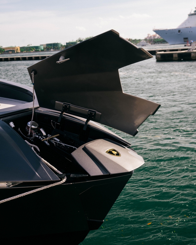 Cận cảnh siêu du thuyền Tecomar Lamborghini 63 4.000 mã lực - Ảnh 5.