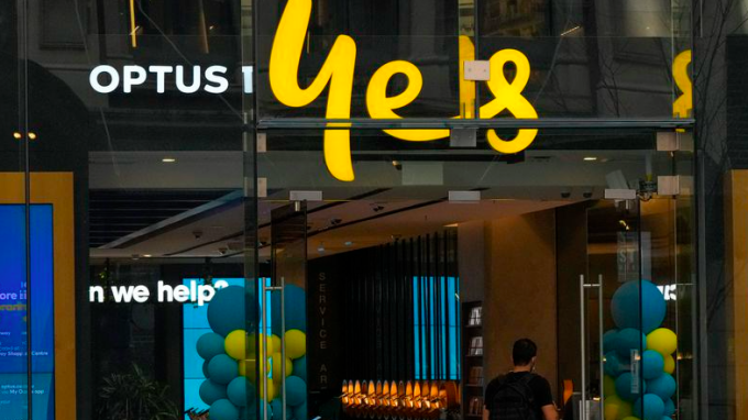 Bên ngoài một cửa hàng Optus ở Australia. Ảnh: AP