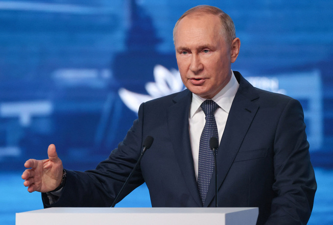 Tổng thống Nga Vladimir Putin phát biểu tại Diễn đàn Kinh tế miền Đông ở Vladivostok ngày 7/9. Ảnh: Reuters.