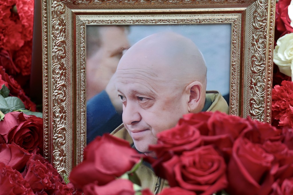 Di ảnh của trùm Wagner Yevgeny Prigozhin tại phần mộ ở nghĩa trang Porokhovskoye, St. Petersburg, Nga, ngày 30/8. Ảnh: AFP