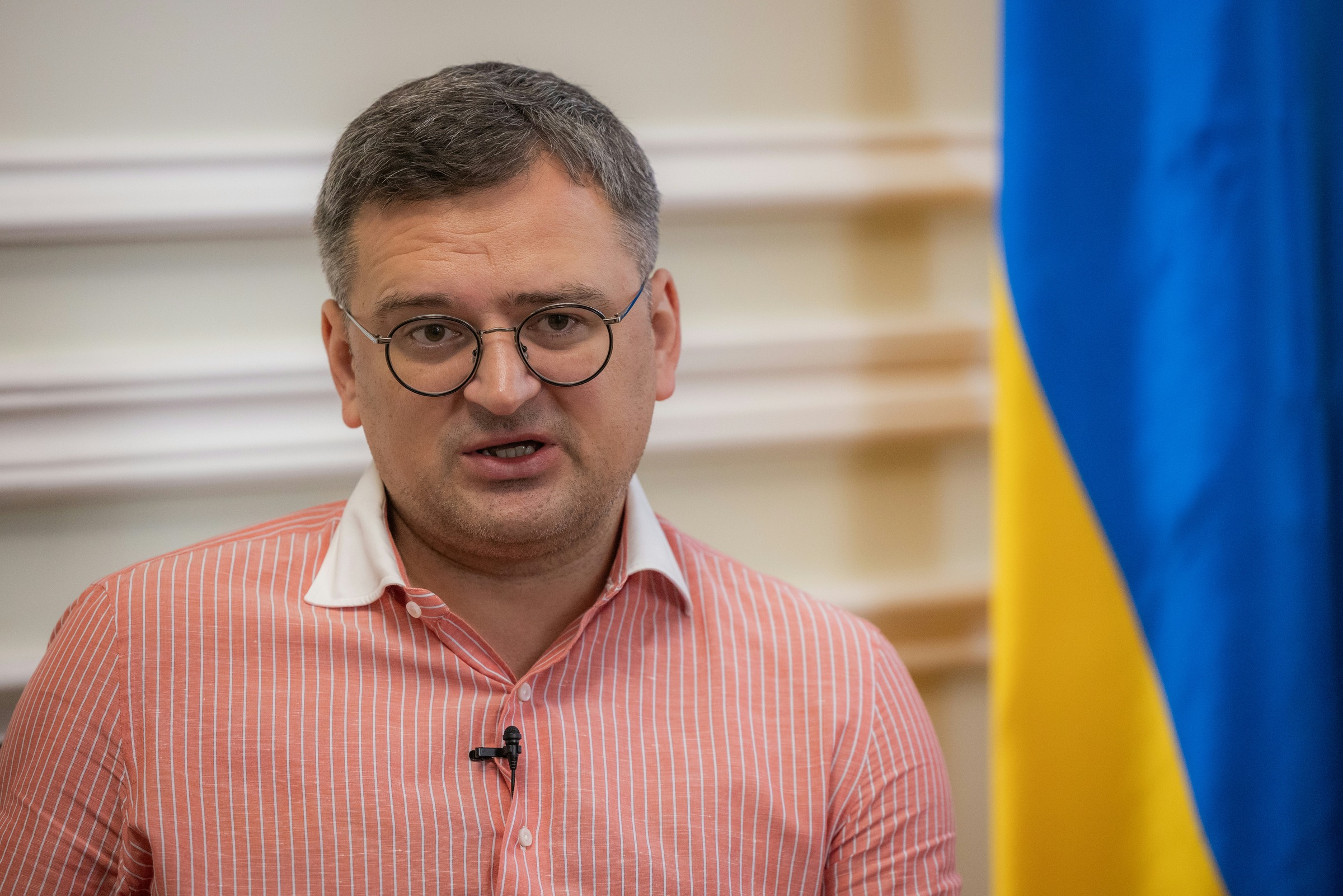 Ngoại trưởng Ukraine Dmytro Kuleba trả lời phỏng vấn tại Kiev ngày 16/8. Ảnh: AFP