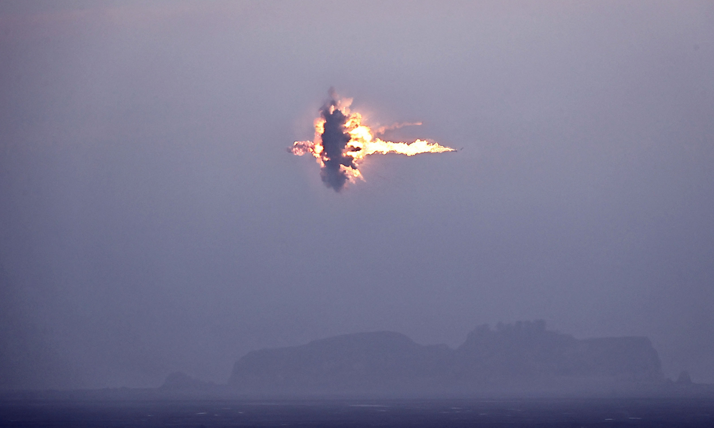 Tên lửa hành trình Triều Tiên kích nổ trên khu vực mục tiêu hôm 2/9. Ảnh: KCNA