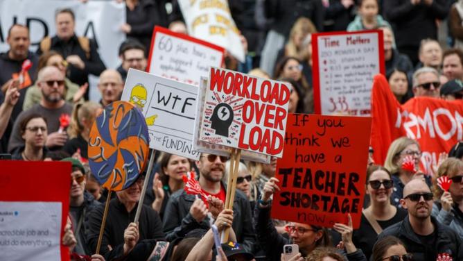 Public school teachers in South Australia are fighting for better wages and conditions. (Matt Turner/AAP PHOTOS)