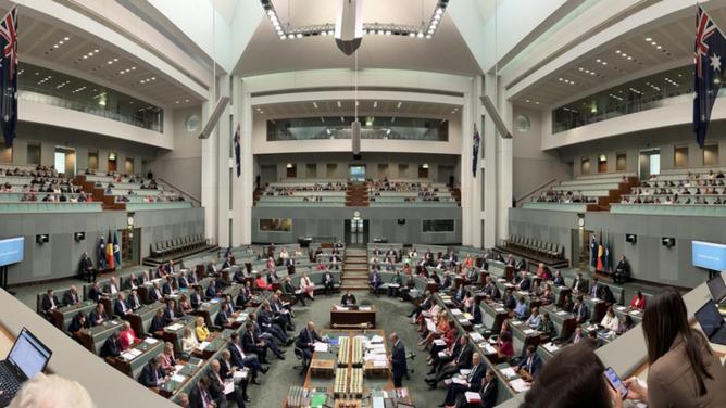 Federal MPs will sit for the next two weeks, when Labor will introduce a raft of workplace changes. (Lukas Coch/AAP PHOTOS)