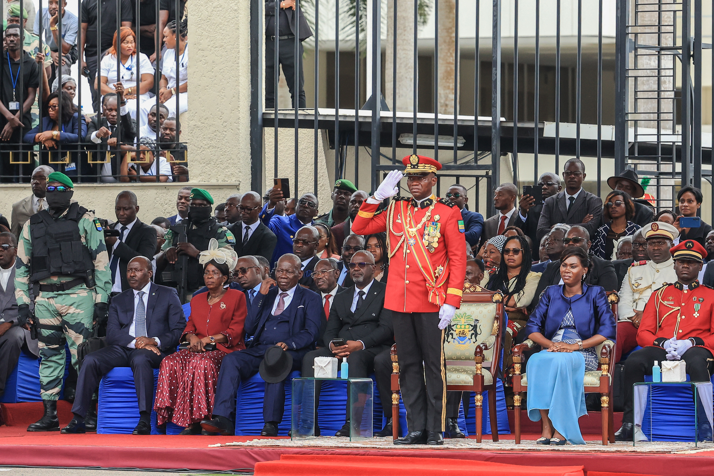 Tướng Brice Oligui Nguema trong buổi tuyên thệ nhậm chức tổng thống lâm thời Gabon tại thủ đô Libreville ngày 4/9. Ảnh: AFP