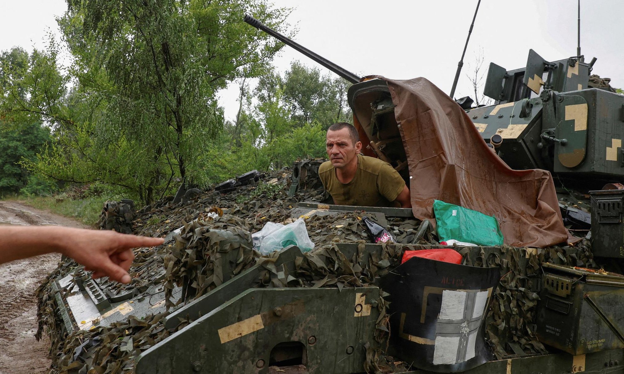 Kíp xe Bradley thuộc Lữ đoàn 47 triển khai ở Zaporizhzhia hồi cuối tháng 6. Ảnh: Reuters