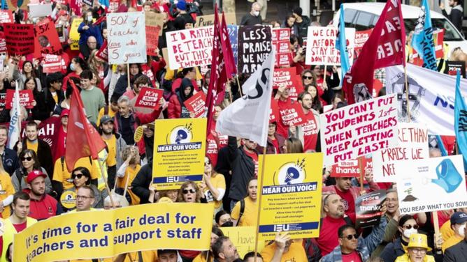 A prolonged industrial campaign by NSW teachers has been resolved with a new pay deal accepted. (Nikki Short/AAP PHOTOS)