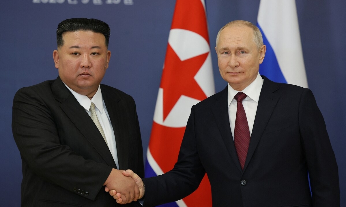 Tổng thống Nga Vladimir Putin (phải) và lãnh đạo Triều Tiên Kim Jong-un tại Amur hôm 13/9. Ảnh: AFP