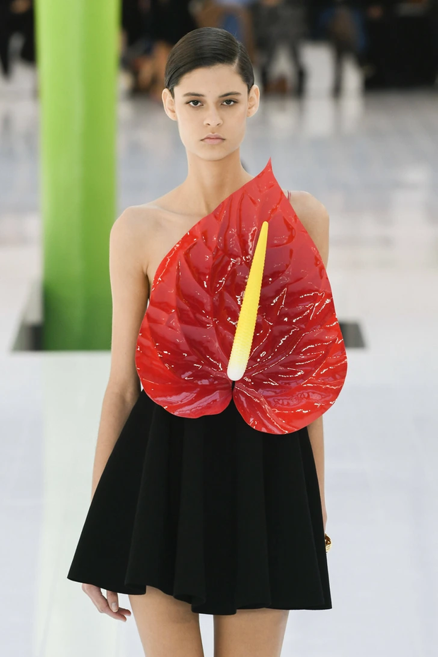 Thời trang lập dị thách thức mọi sự sáng tạo của các nhà tạo mốt - Ảnh 3. Thời trang lập dị thách thức mọi sự sáng tạo của các nhà tạo mốt - Ảnh 3.