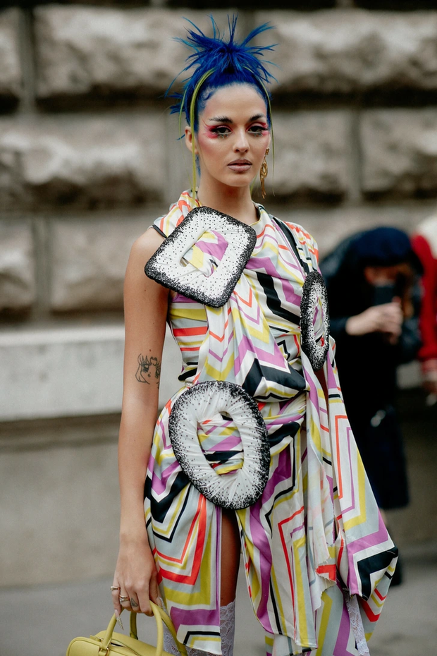 Thời trang lập dị thách thức mọi sự sáng tạo của các nhà tạo mốt - Ảnh 4. Thời trang lập dị thách thức mọi sự sáng tạo của các nhà tạo mốt - Ảnh 4.