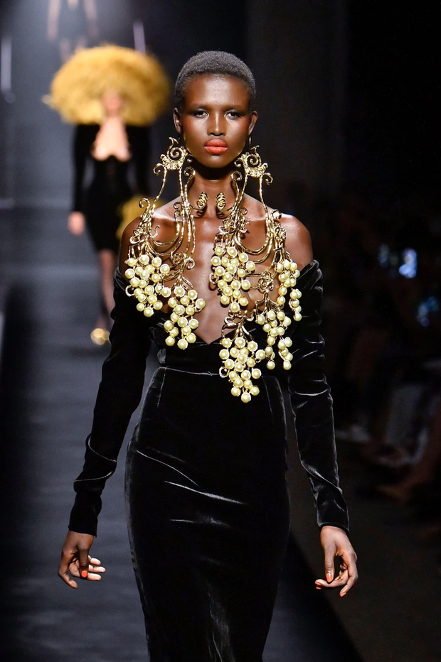 Thời trang lập dị thách thức mọi sự sáng tạo của các nhà tạo mốt - Ảnh 5. Thời trang lập dị thách thức mọi sự sáng tạo của các nhà tạo mốt - Ảnh 5.