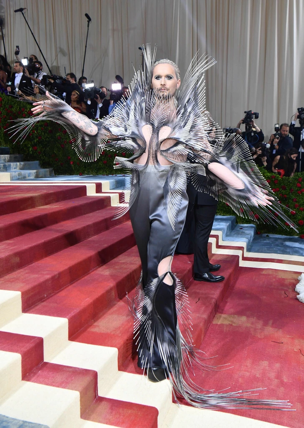 Thời trang lập dị thách thức mọi sự sáng tạo của các nhà tạo mốt - Ảnh 10. Thời trang lập dị thách thức mọi sự sáng tạo của các nhà tạo mốt - Ảnh 10.