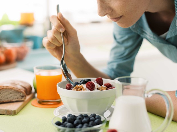 5 kiểu ăn sáng khiến phụ nữ già nhanh khủng khiếp, sức khỏe cũng bị tổn hại - Ảnh 1.