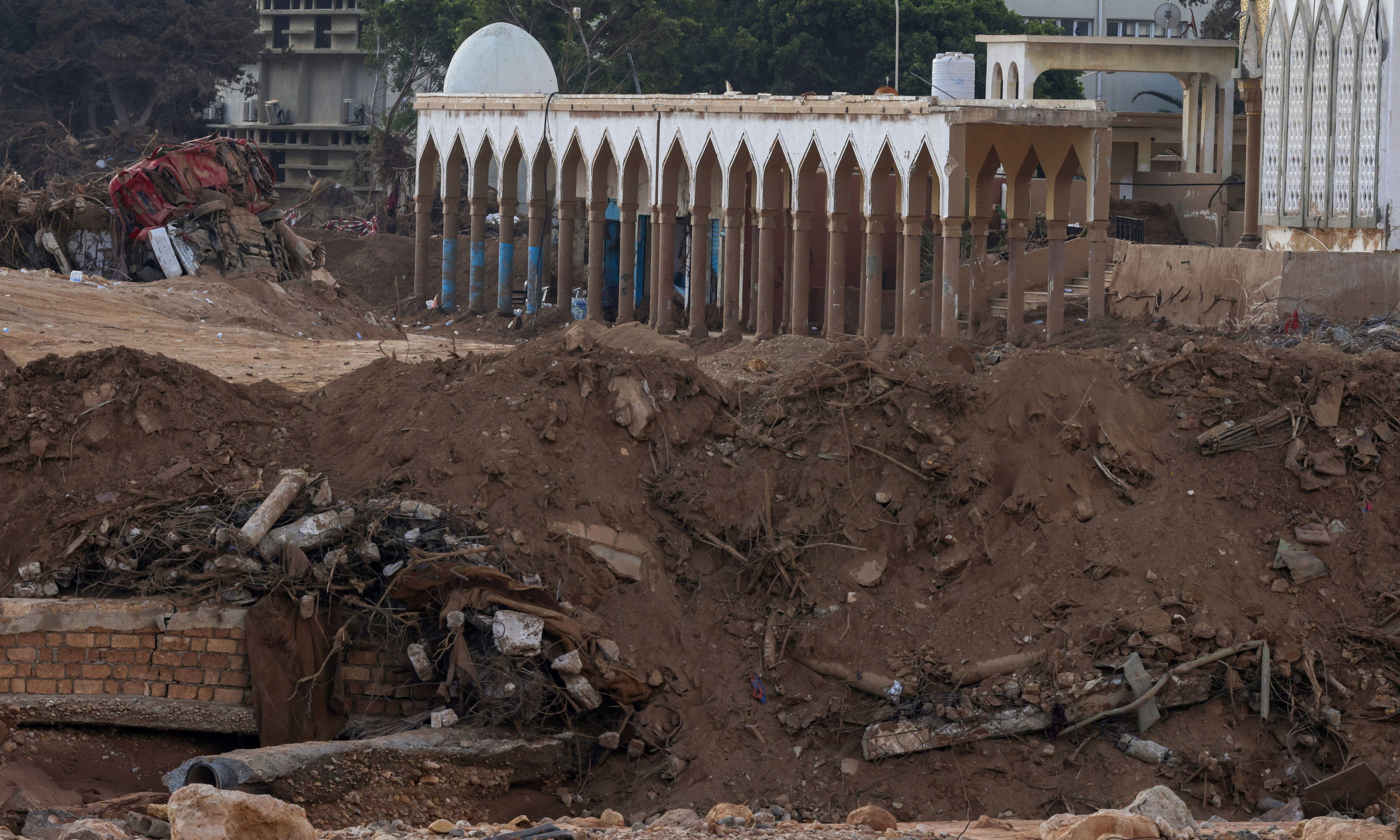 Một khu vực bị tàn phá sau lũ quét tại thành phố Derna, miền đông Libya, hôm 21/9. Ảnh: Reuters