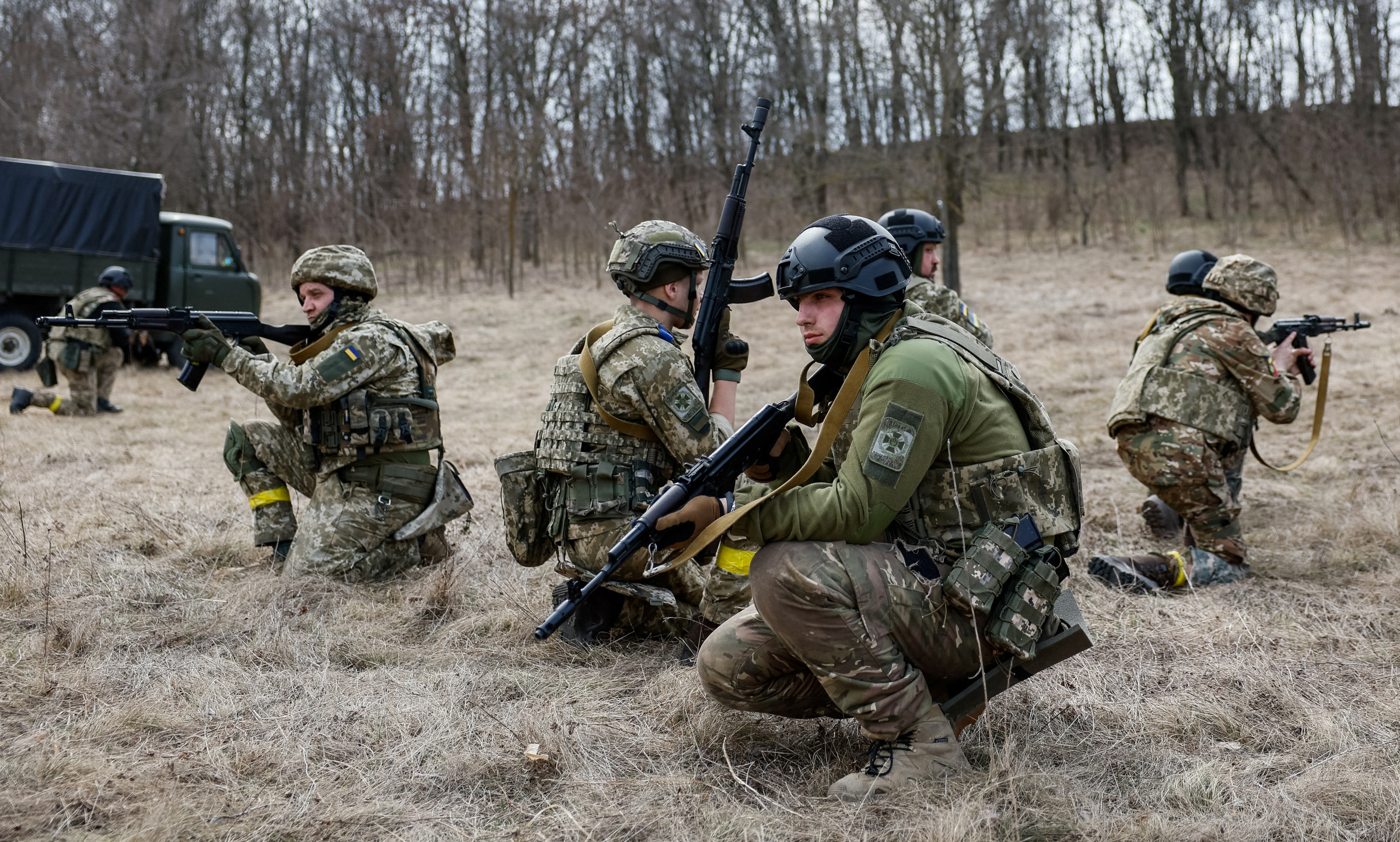 Tân binh Ukraine trong buổi huấn luyện tại miền trung nước này hồi tháng 3. Ảnh: Reuters