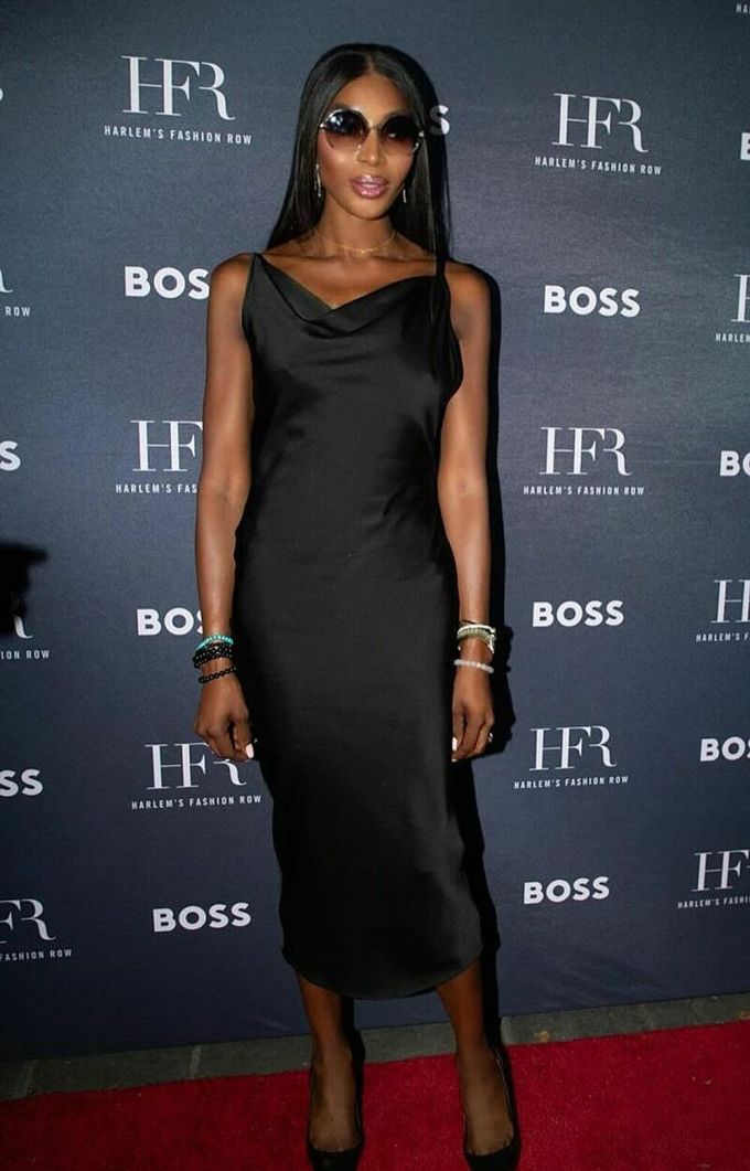 Siêu mẫu Naomi Campbell diện váy từ nhà mốt BOSS tại sự kiện. Ảnh: Instagram nhân vật