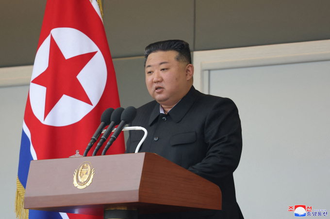 Hình ảnh lãnh đạo Triều Tiên Kim Jong-un phát biểu tại huyện Uiju, tỉnh Bắc Pyongan do KCNA công bố ngày 10/8. Ảnh: KCNA