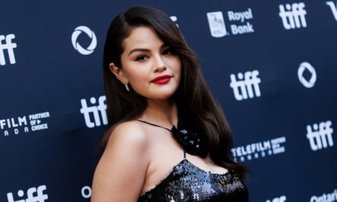 Selena Gomez trên thảm đỏ LHP Toronto ngày 9/9. Ảnh: AP