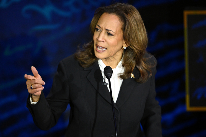 Phó tổng thống Mỹ Kamala Harris trong cuộc tranh luận tối 10/9 với đối thủ đảng Cộng hòa Donald Trump. Ảnh: AFP