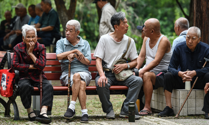 Người cao tuổi Trung Quốc ở tỉnh An Huy hôm 13/9. Ảnh: AFP