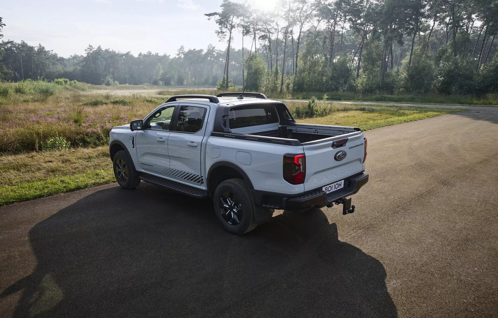 Ford Ranger PHEV ra mắt: Động cơ 275 mã lực mạnh hơn Raptor, chạy 45km không cần xăng, tiện nghi như Everest- Ảnh 7.